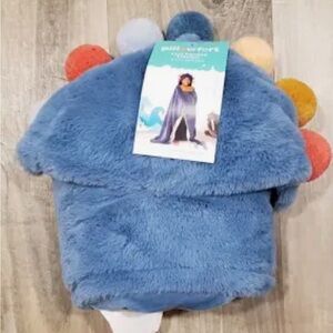 5️⃣ Pillowfort Blue Plush Dinosaur Hooded Blanket